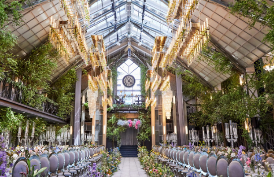 수원웨딩박람회 관련 정보를 확인하는 예비부부